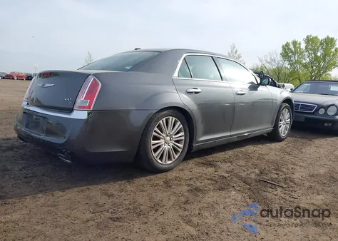 2013 Chrysler 300C Awd z USA, uszkodzony, nr VIN 2C3CCAKT2DH710184
